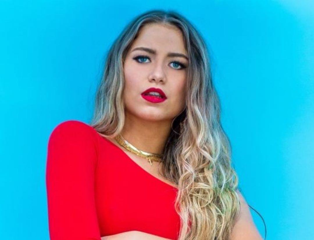 Sofia Reyes. "Sofia Reyes" && ( исполнитель | группа | музыка | Music | Band | artist ) && (фото | photo).